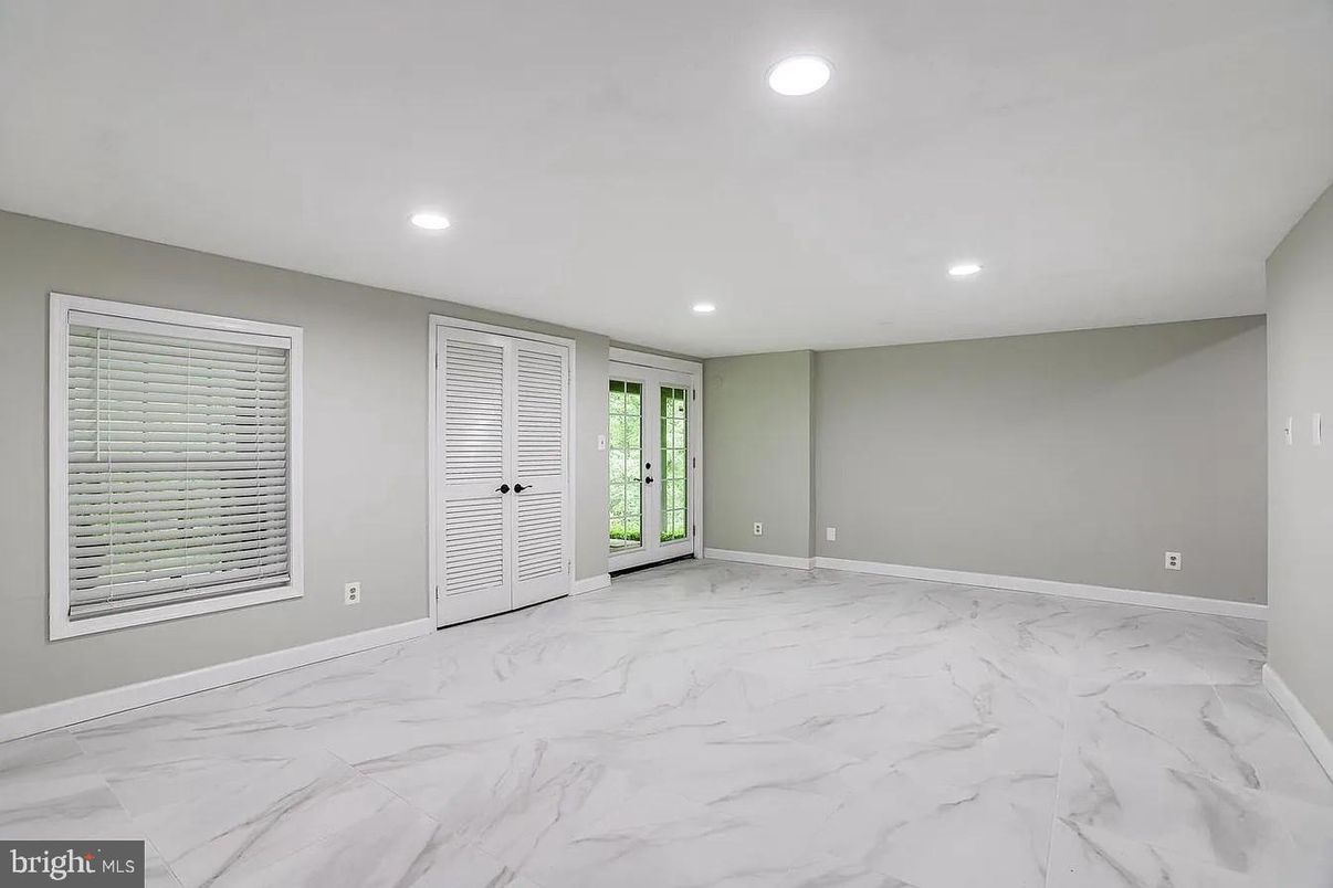 Empty room, Interior, Marble, Recessed Lighting