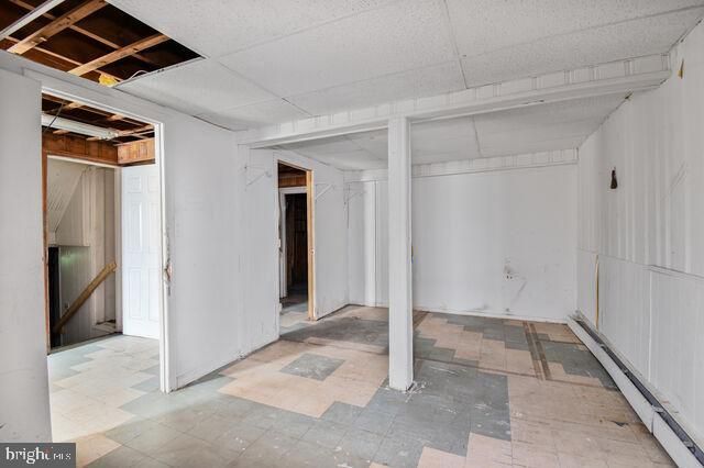 Empty room, Interior