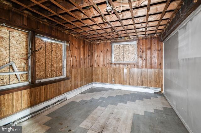 Empty room, Interior, Wooden Beams, Wooden Ceilings, Wooden Walls
