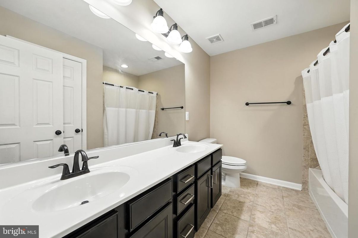 Bathroom, Dual Sink Vanities, Interior, Recessed Lighting