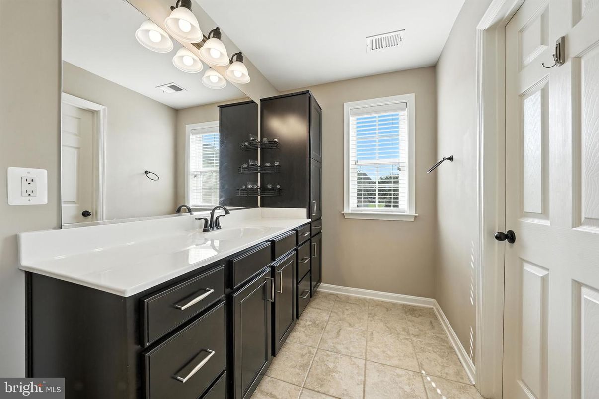 Bathroom, Dual Sink Vanities, Interior