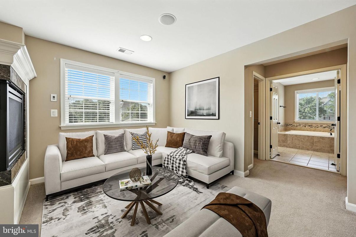 Bathroom, Interior, Living room, Recessed Lighting