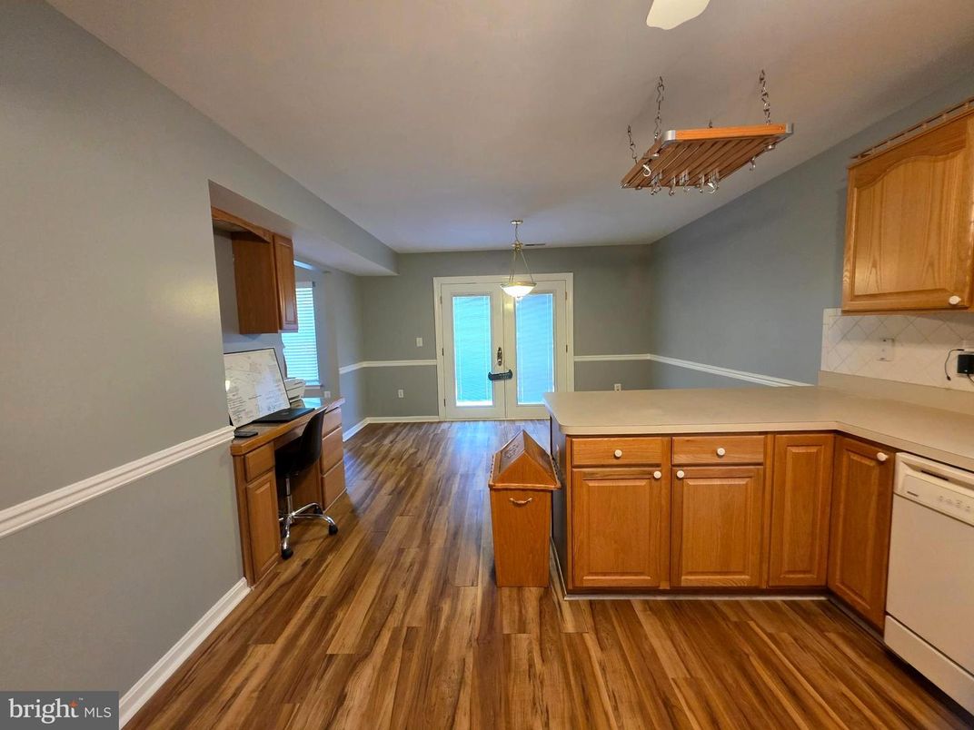 Interior, Kitchen, Pendant Lights, Wood Texture Flooring