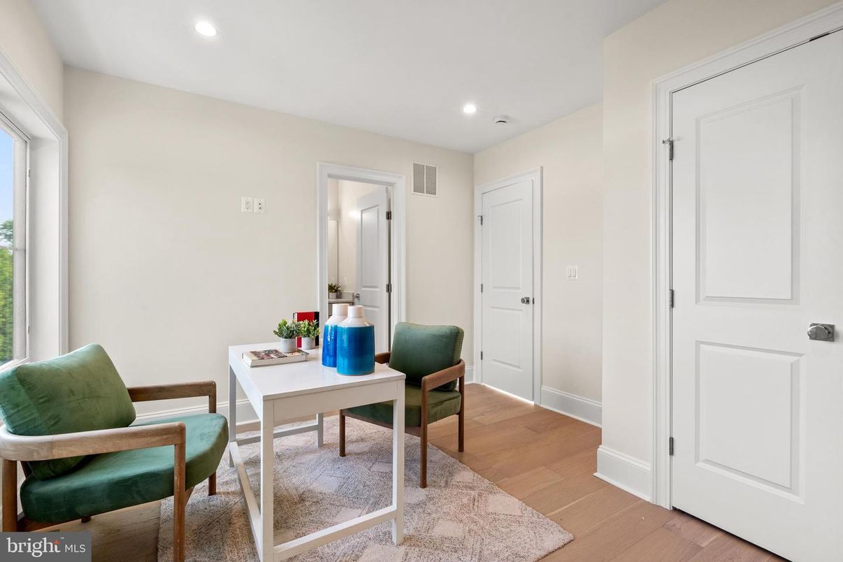 Home Office, Interior, Recessed Lighting, Wood Texture Flooring