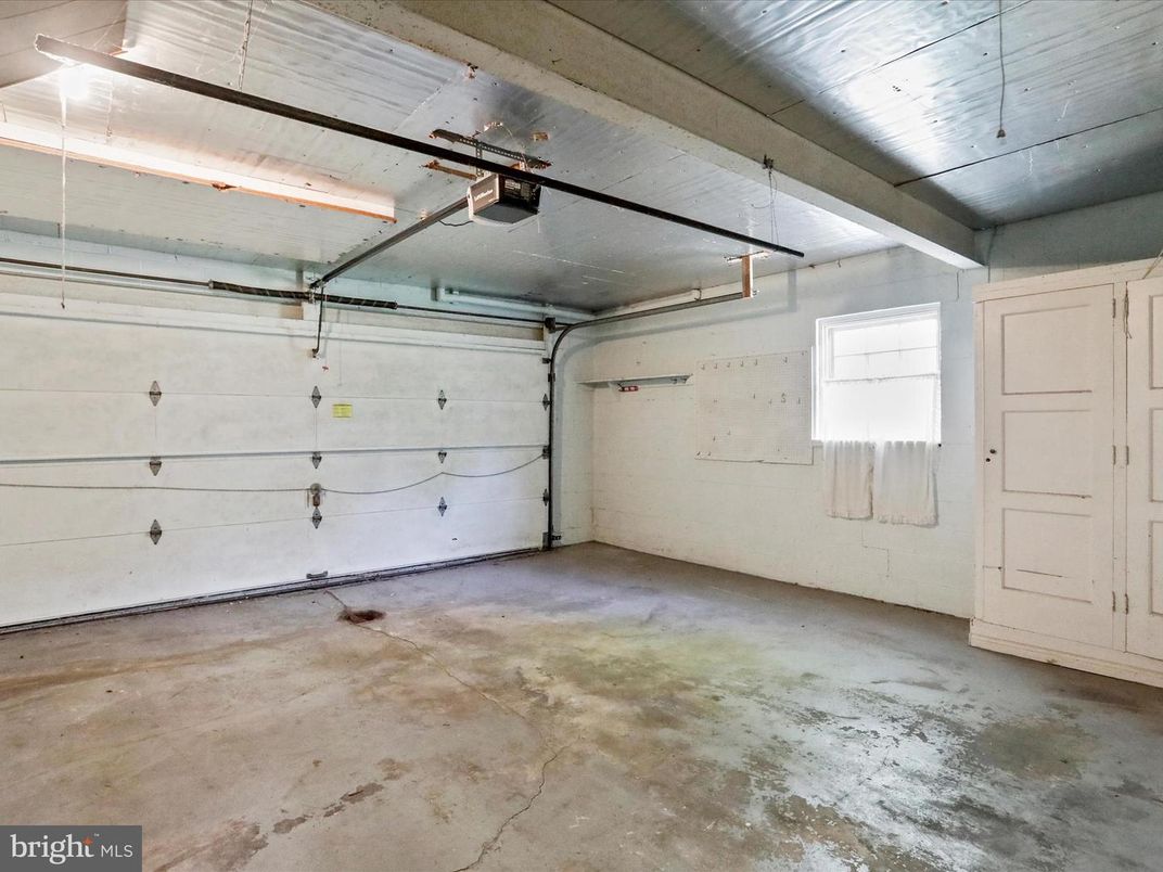 Garage, Interior