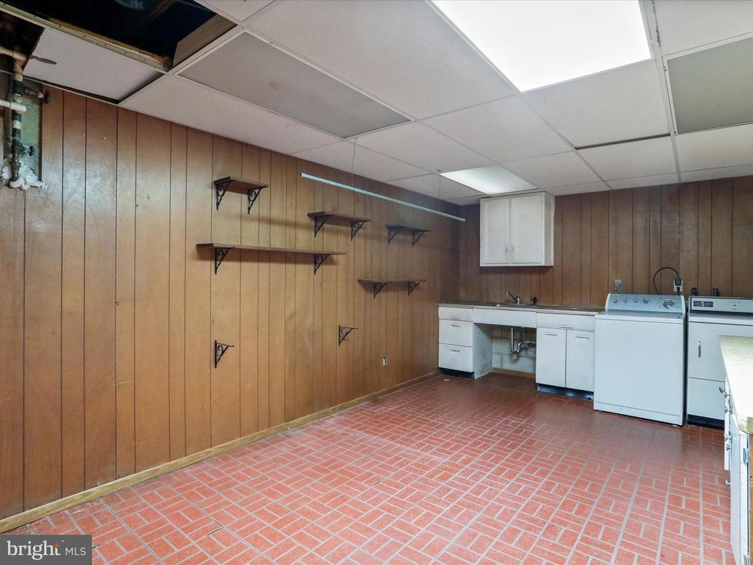 Interior, Washer, Wooden Walls