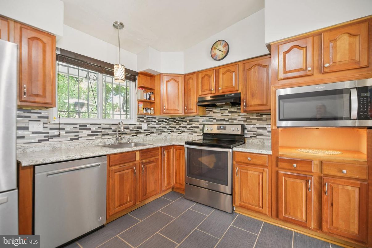 Interior, Kitchen, Pendant Lights, Stainless Steel Appliances