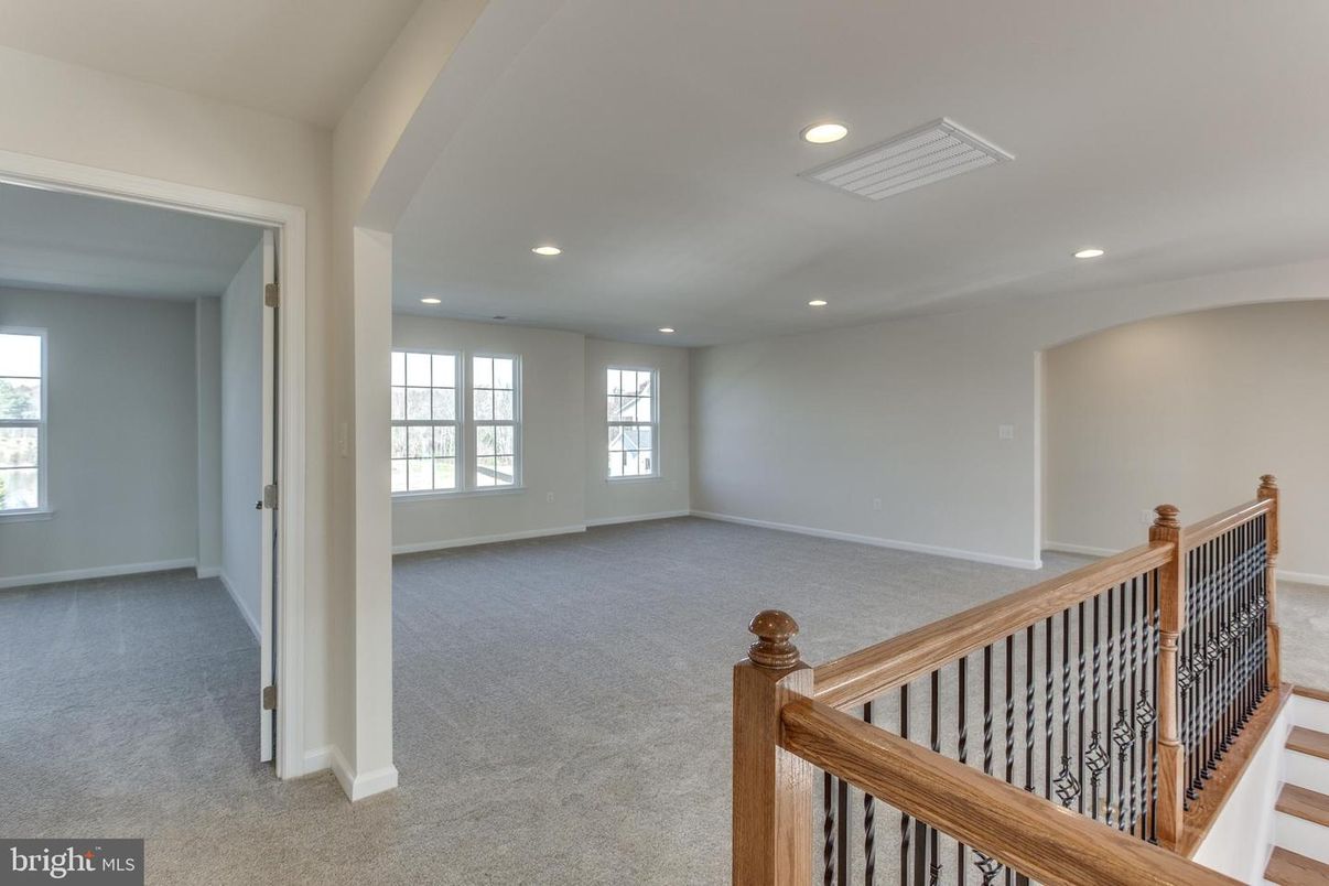 Empty room, Interior, Recessed Lighting