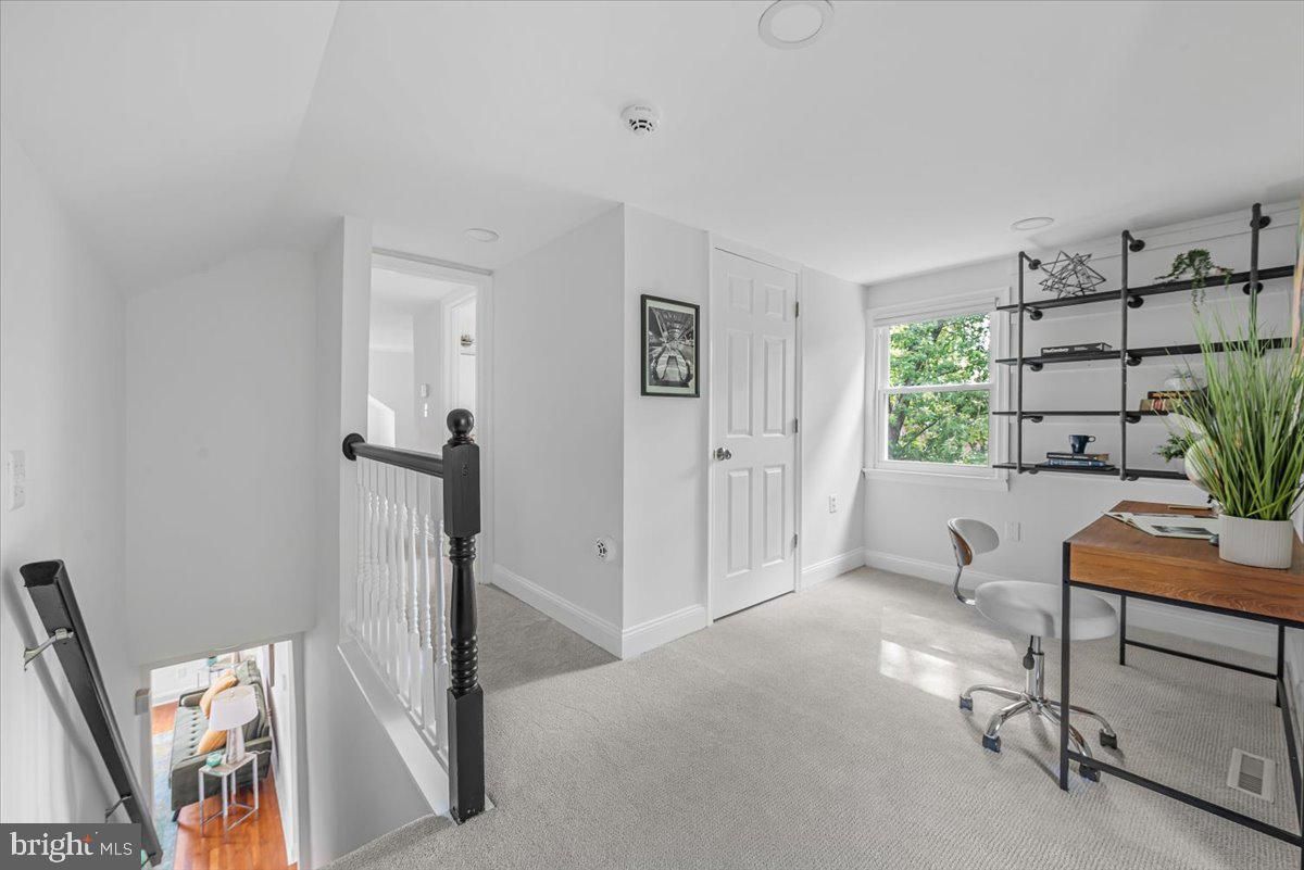 Home Office, Interior
