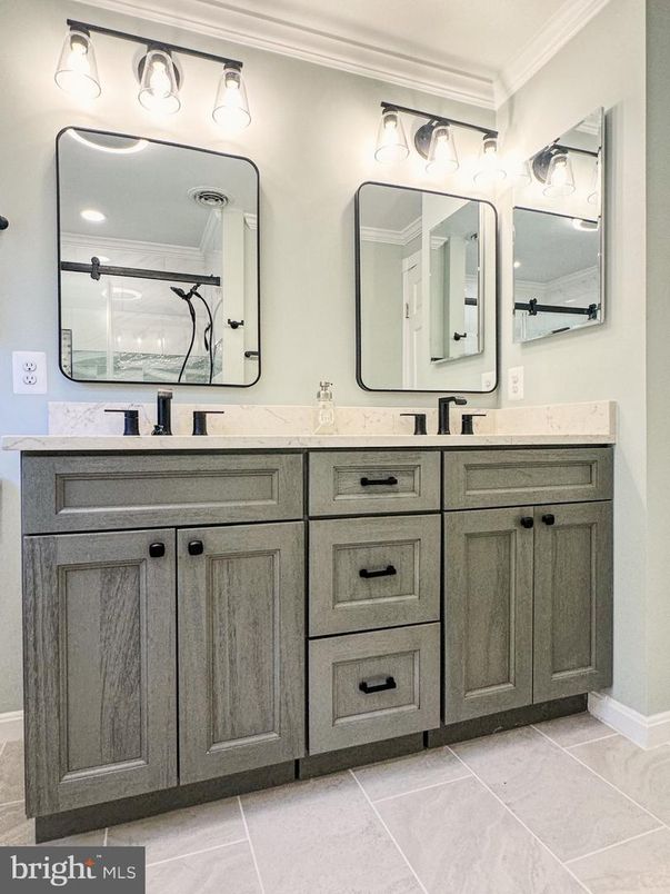 Bathroom, Dual Sink Vanities, Interior