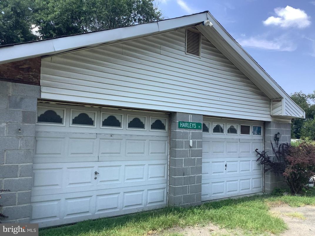 Detached Garage, Exterior