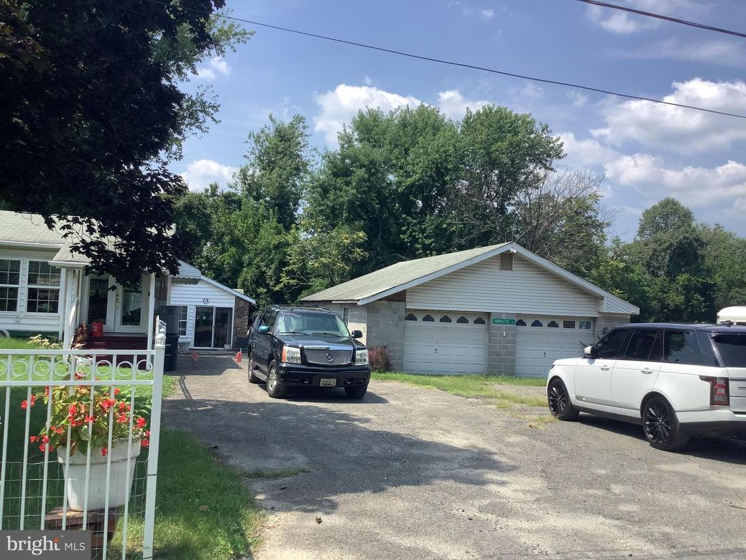 Detached Garage, Exterior