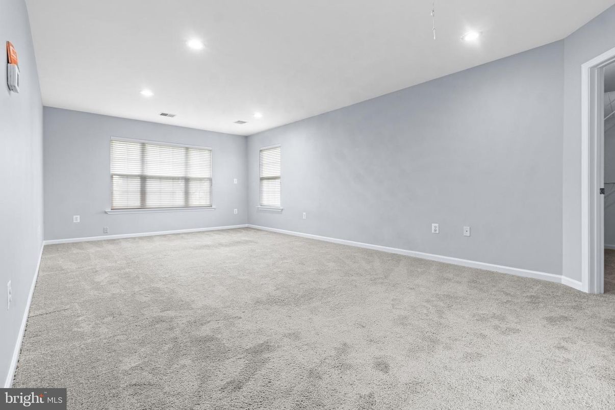 Empty room, Interior, Recessed Lighting