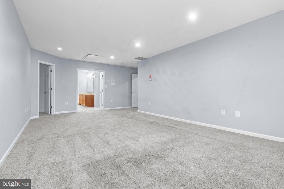 Empty room, Interior, Recessed Lighting