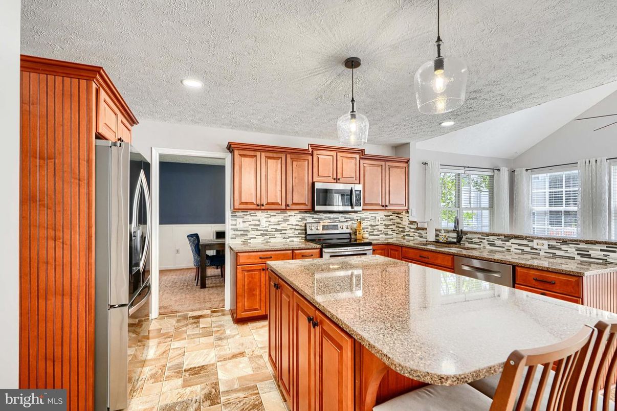 Dining room, Interior, Kitchen, Pendant Lights, Recessed Lighting, Stainless Steel Appliances