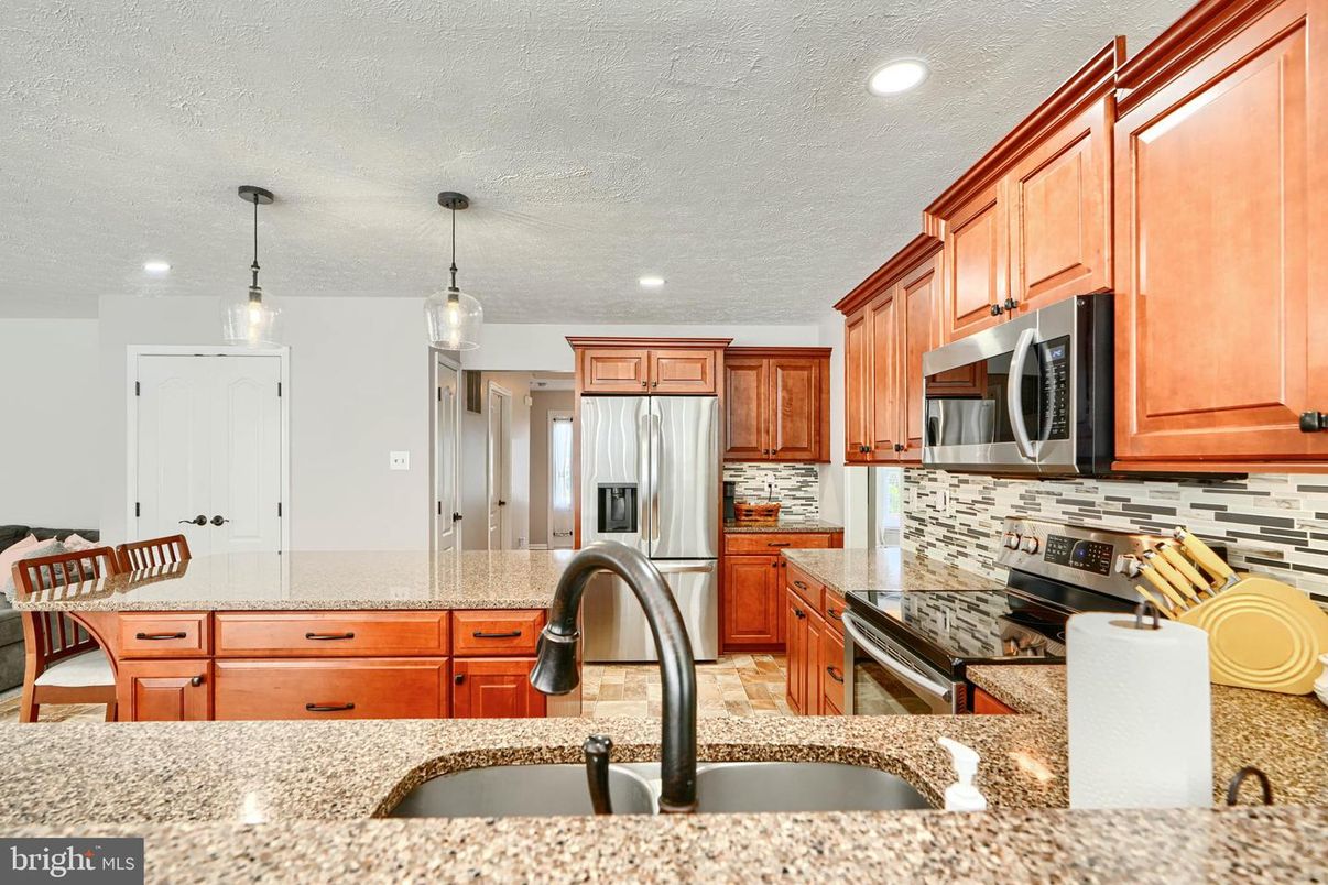 Interior, Kitchen, Pendant Lights, Recessed Lighting, Stainless Steel Appliances