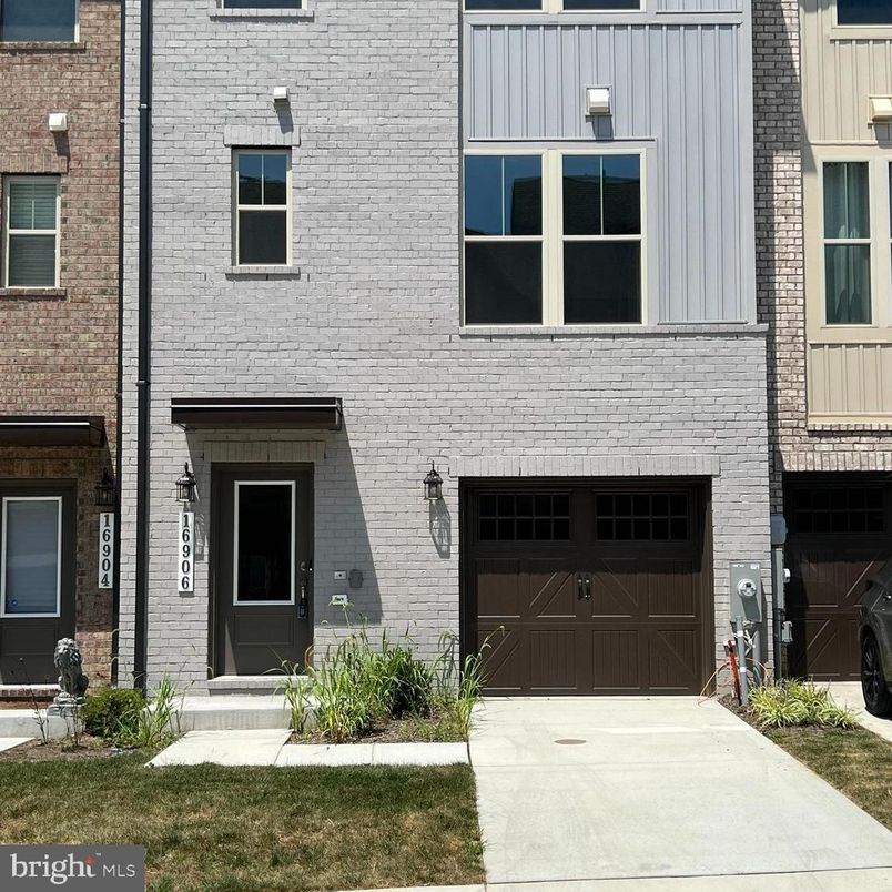 Attached, Exterior, Facade, Brick Facade, Rowhouse