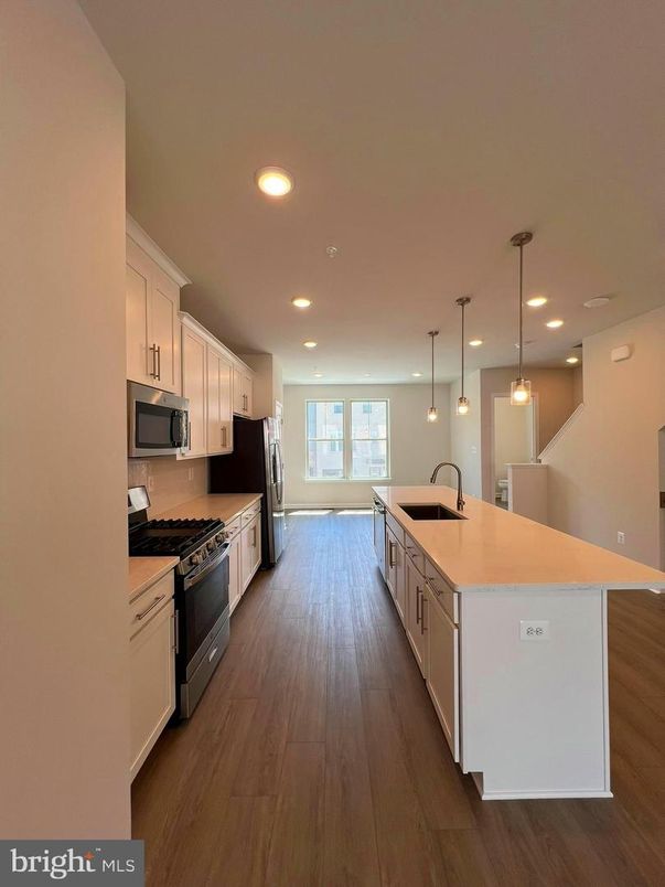 Interior, Kitchen, Pendant Lights, Recessed Lighting, Wood Texture Flooring