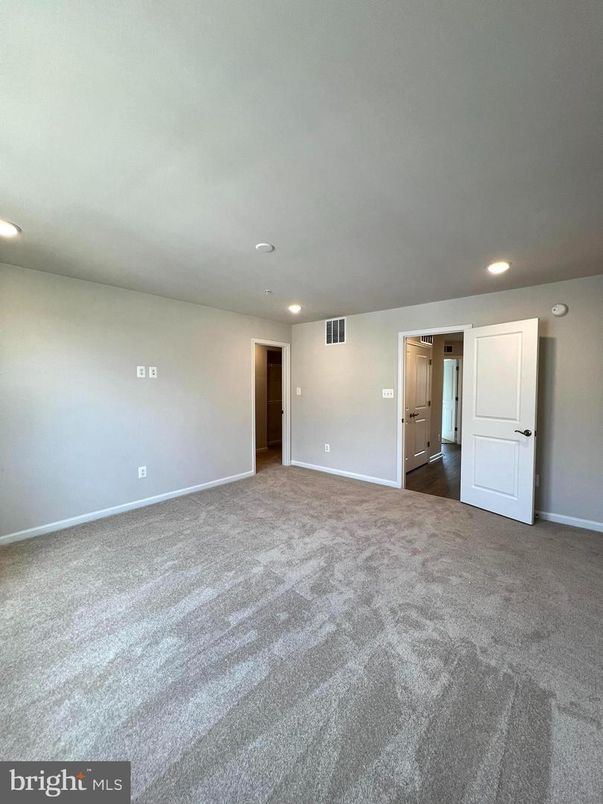 Empty room, Interior, Recessed Lighting