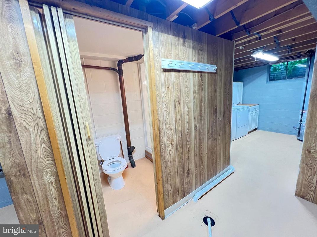 Interior, Washer, Wooden Walls