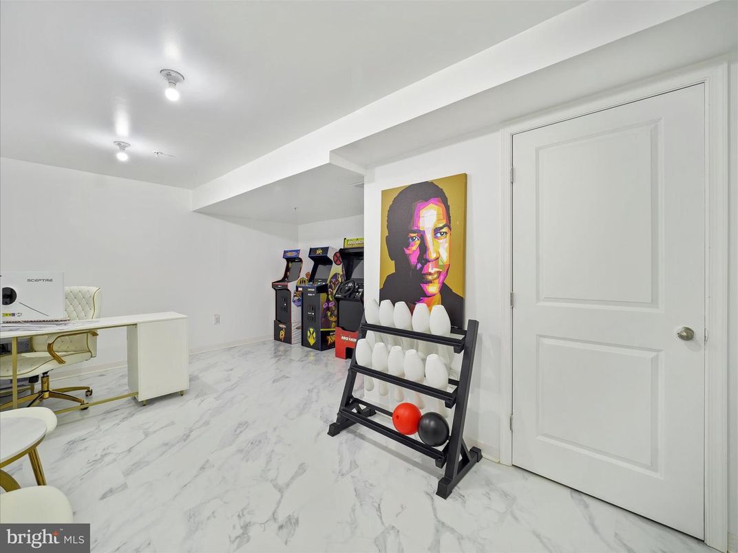 Fitness Equipment, Home Office, Interior, Marble