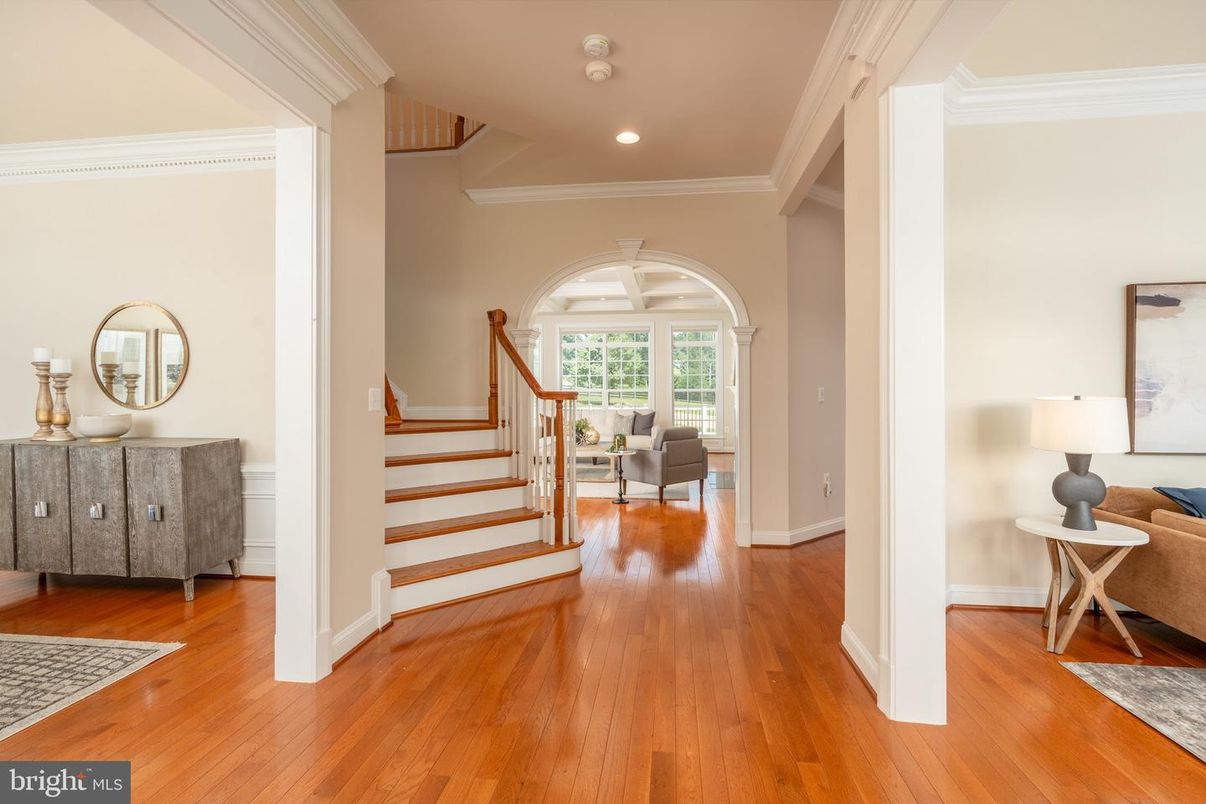 Interior, Recessed Lighting, Wood Texture Flooring