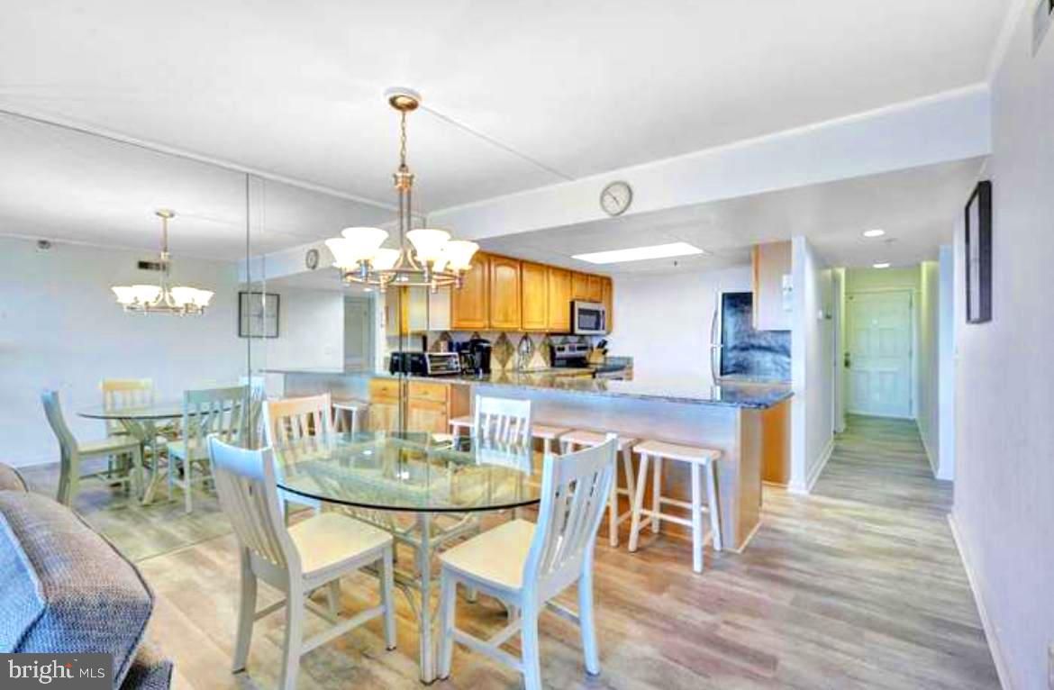 Chandelier, Dining room, Interior, Kitchen, Recessed Lighting, Wood Texture Flooring