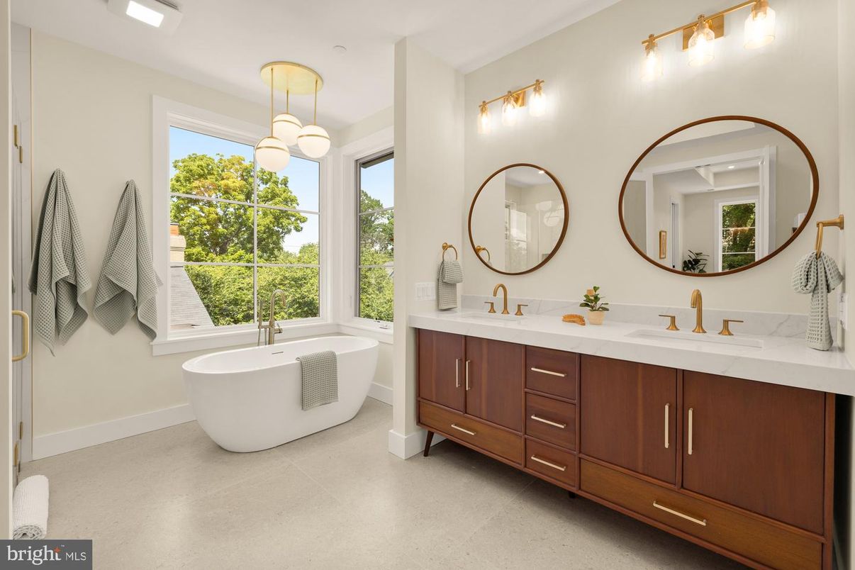 Bathroom, Dual Sink Vanities, Free Standing Baths, Interior, Pendant Lights