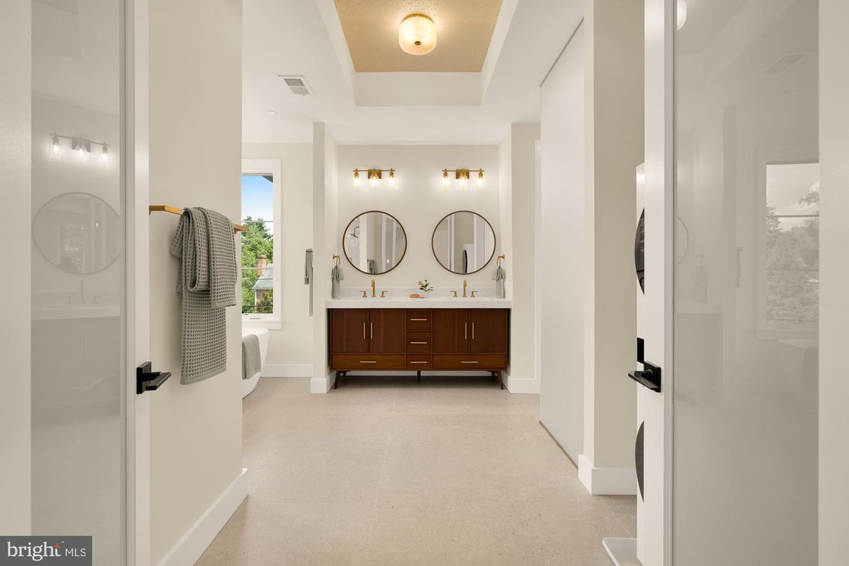 Bathroom, Dual Sink Vanities, Interior