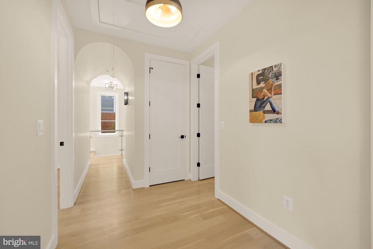 Interior, Pendant Lights, Wood Texture Flooring