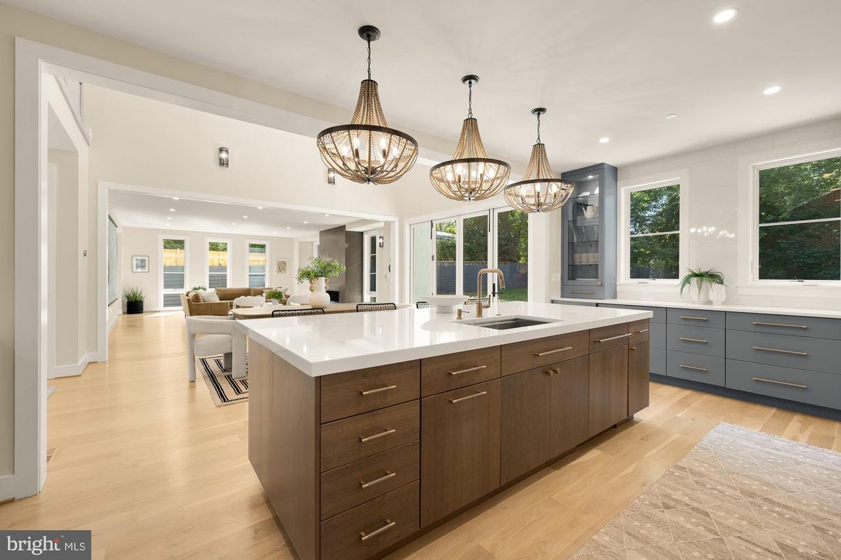 Chandelier, Interior, Kitchen, Living room, Pendant Lights, Recessed Lighting, Wood Texture Flooring