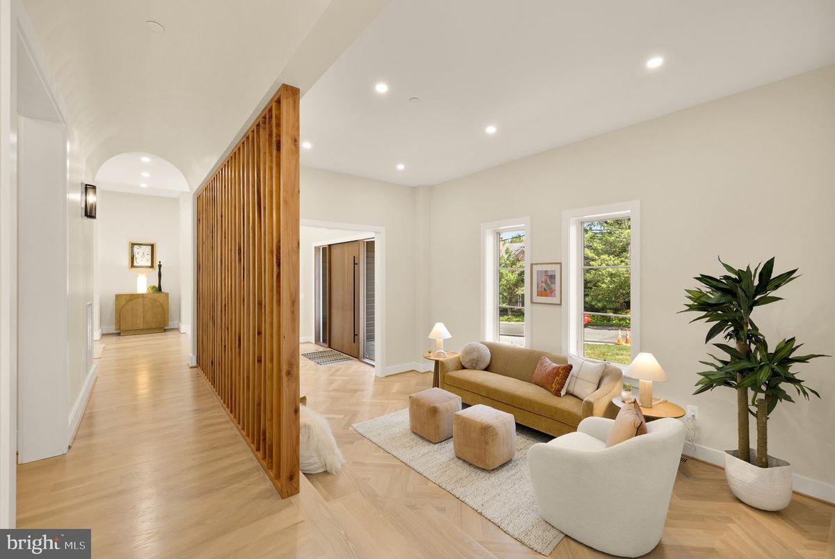 Interior, Living room, Recessed Lighting, Wood Texture Flooring