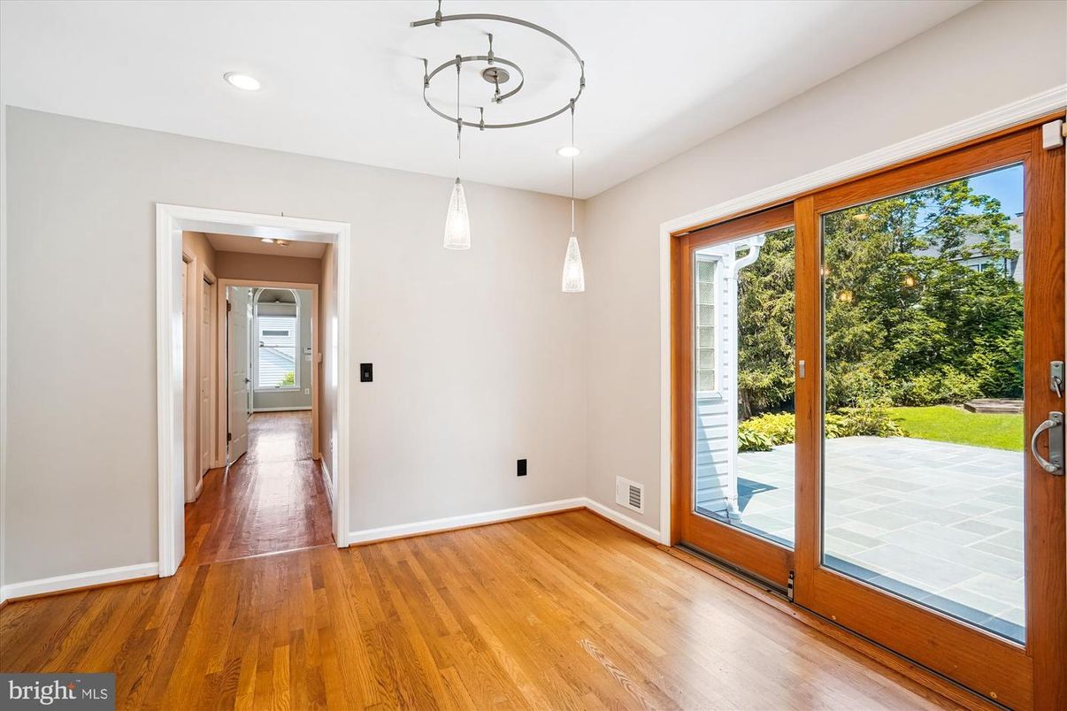 Interior, Pendant Lights, Recessed Lighting, Wood Texture Flooring