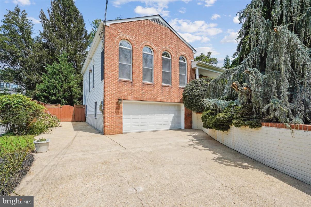 Attached, Exterior, Facade, Brick Facade, Brick Traditional