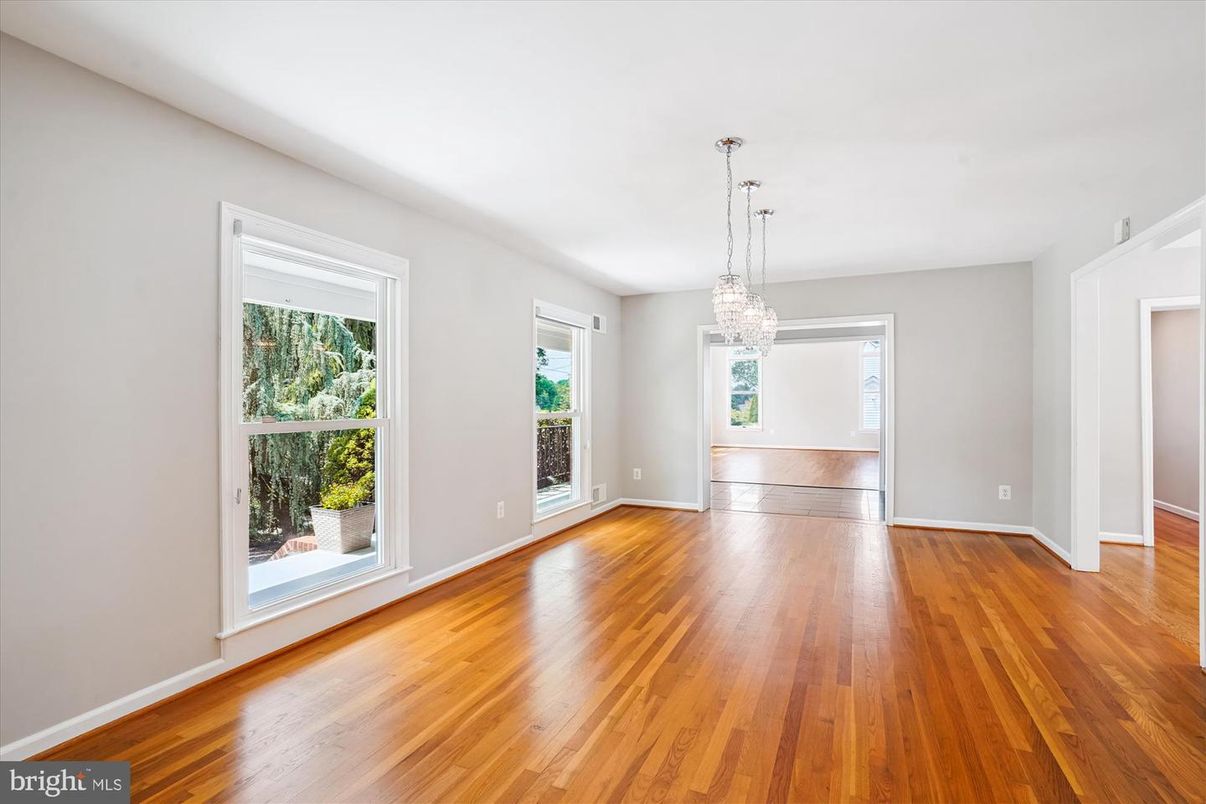 Chandelier, Empty room, Interior, Wood Texture Flooring