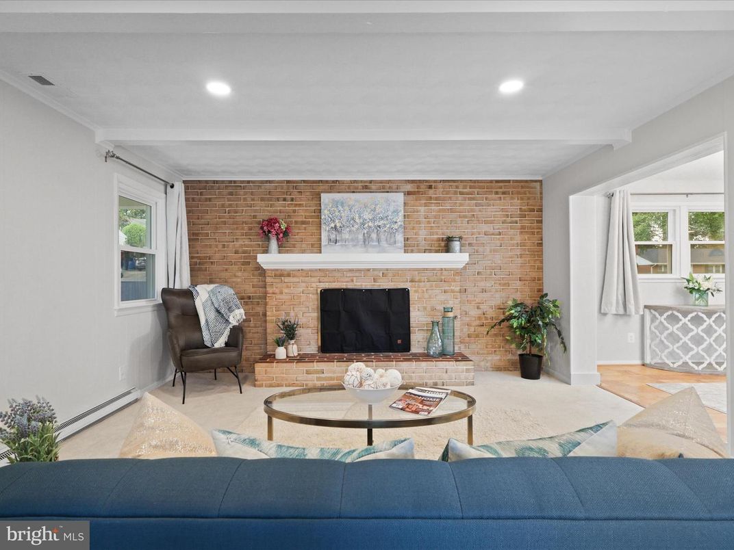 Interior, Living room, Recessed Lighting, Stone Walls