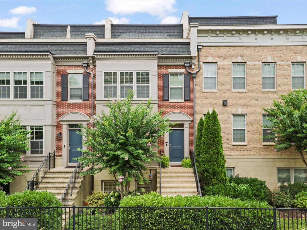 Exterior, Facade, Brick Facade, Rowhouse