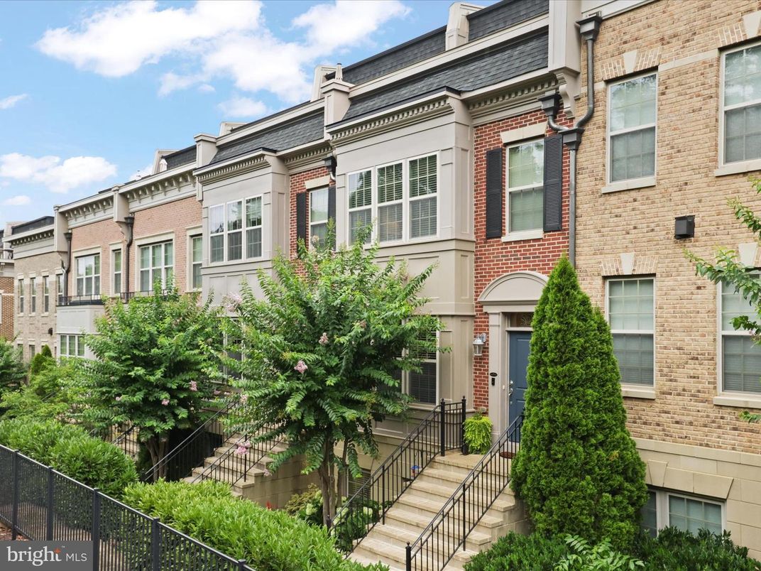 Exterior, Facade, Brick Facade, Rowhouse