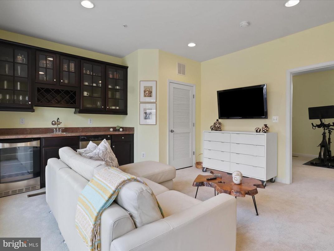 Fitness Equipment, Interior, Living room, Recessed Lighting