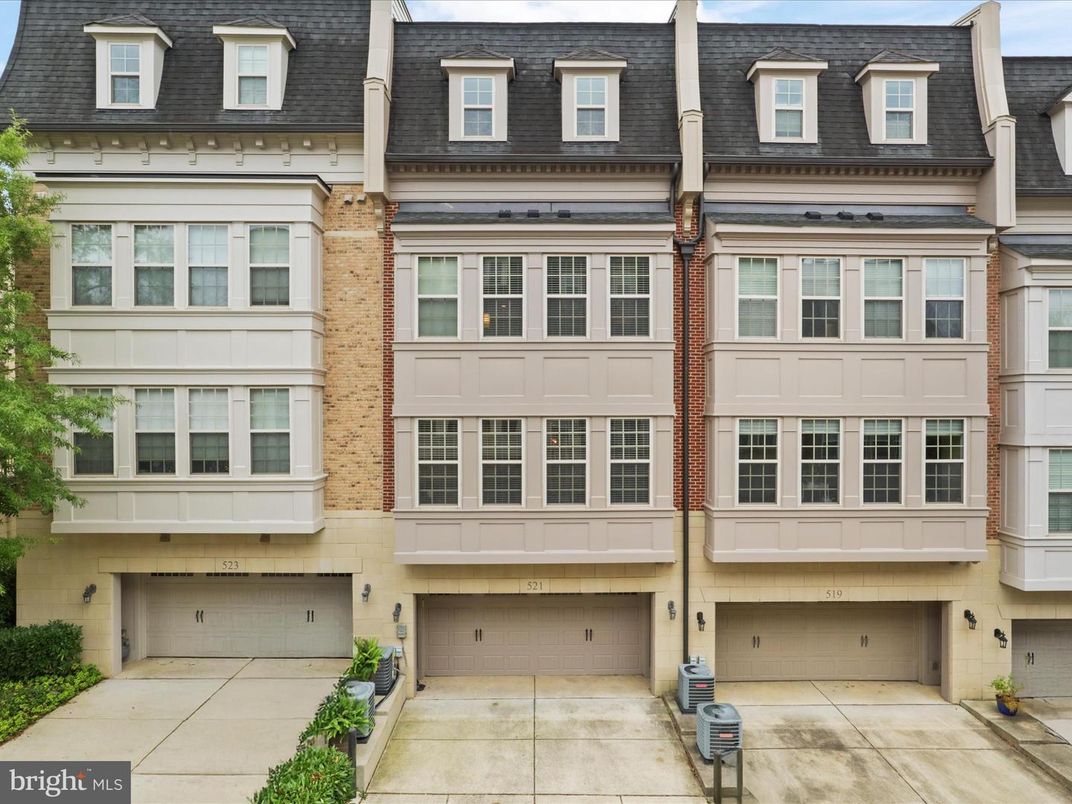 Attached, Exterior, Facade, Rowhouse