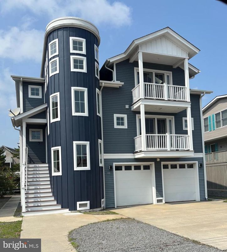 Attached, Exterior, Facade, Rowhouse