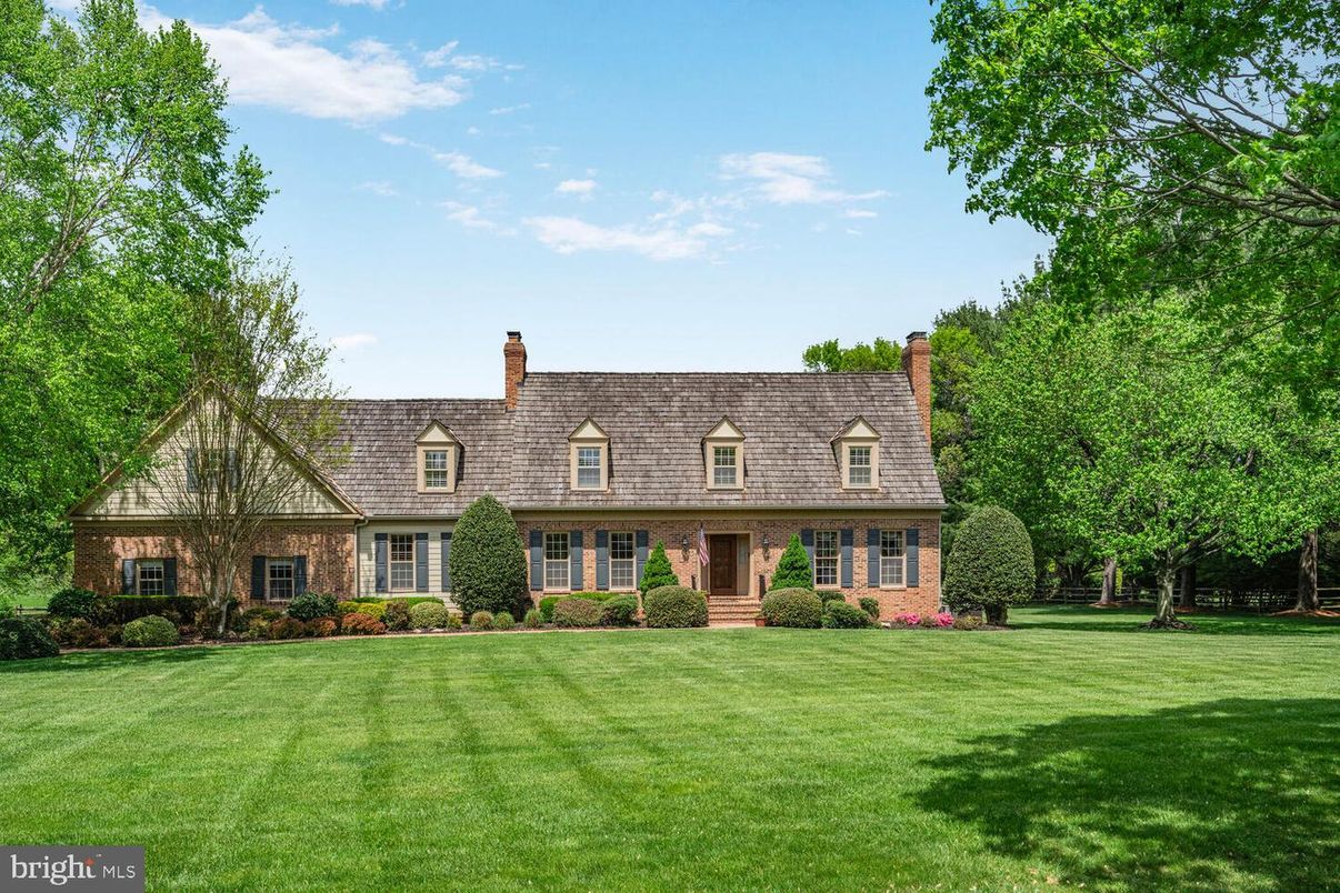 Backyard, Exterior, Facade, Brick Facade, Cape Cod