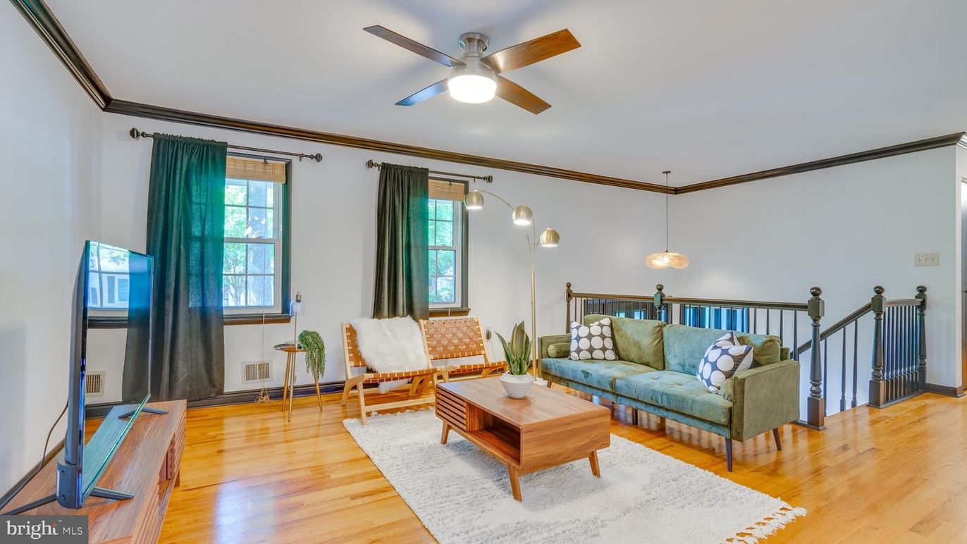 Interior, Living room, Pendant Lights, Wood Texture Flooring