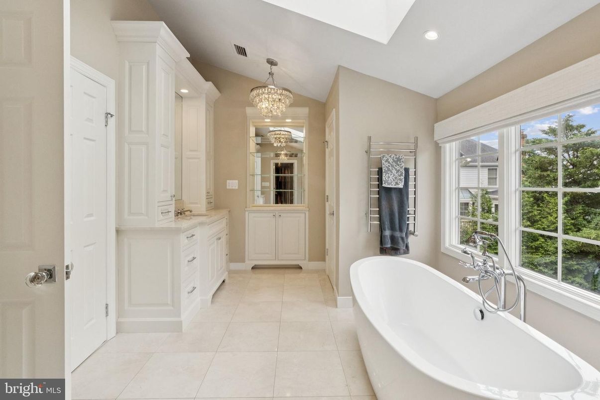 Bathroom, Chandelier, Free Standing Baths, Interior, Recessed Lighting