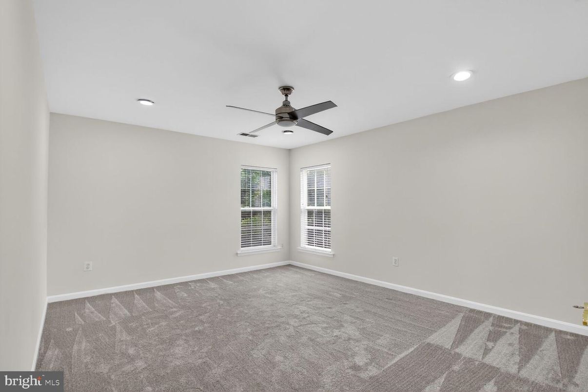 Empty room, Interior, Recessed Lighting