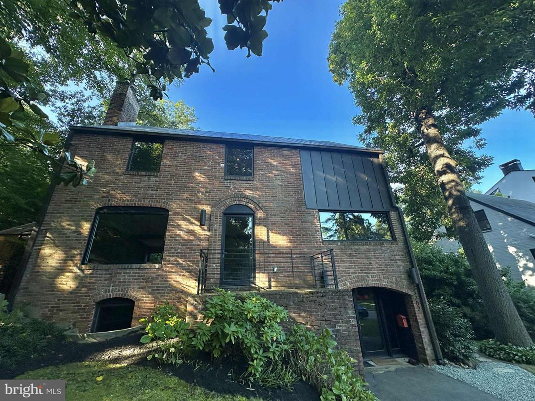 Exterior, Facade, Brick Facade, Rowhouse