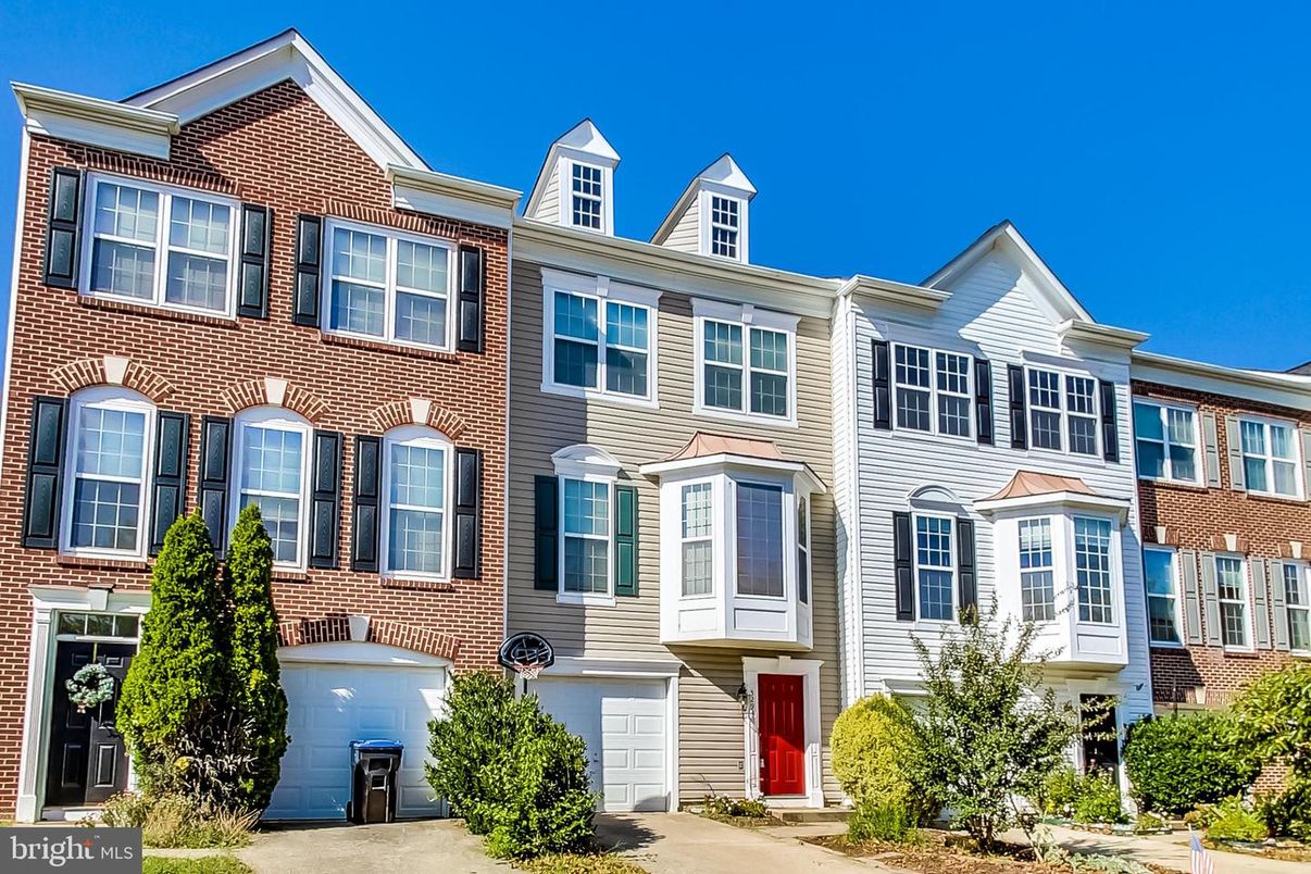 Attached, Exterior, Facade, Brick Facade, Rowhouse