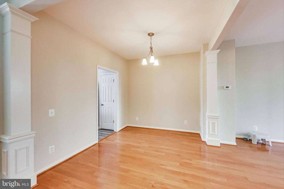 Empty room, Interior, Pendant Lights, Wood Texture Flooring