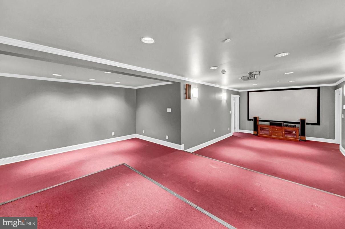 Empty room, Interior, Projection Screen, Recessed Lighting