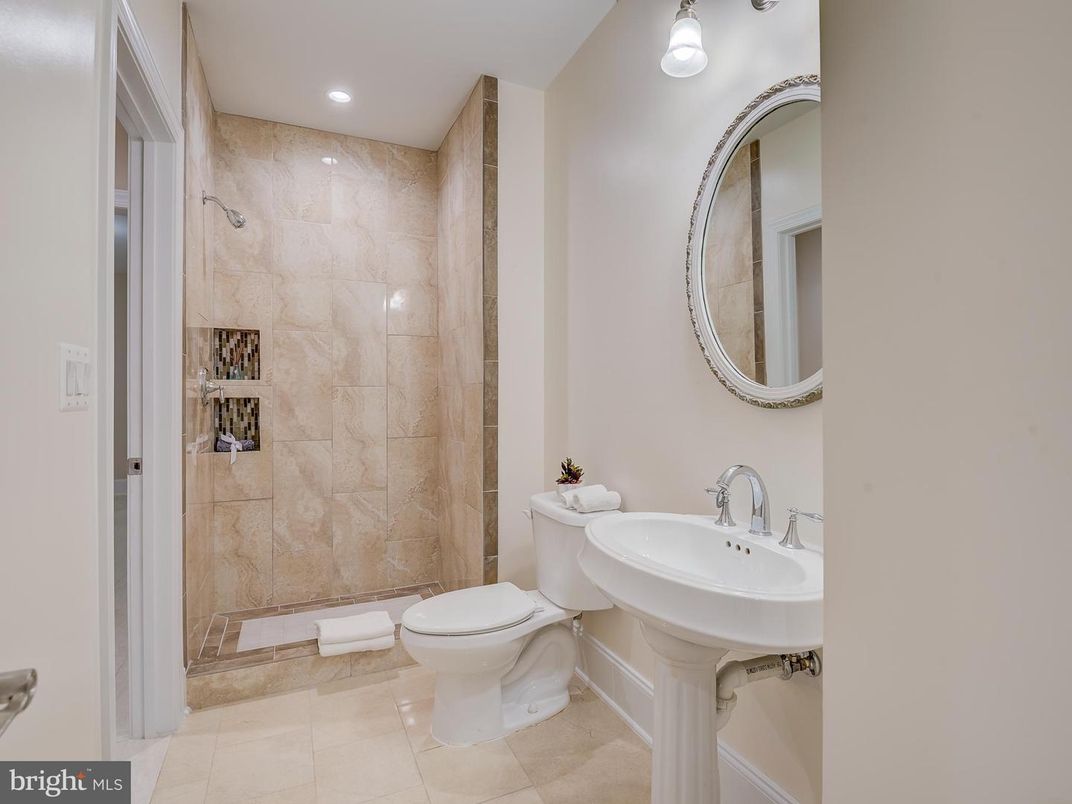 Bathroom, Interior, Recessed Lighting